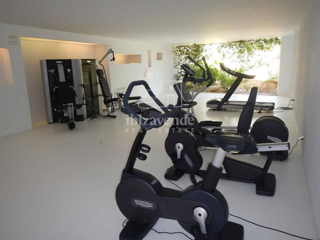 2 soverom Leilighet til salgs i Ibiza by med svømmebasseng garasje - € 1 200 000 (Ref: 9041770)