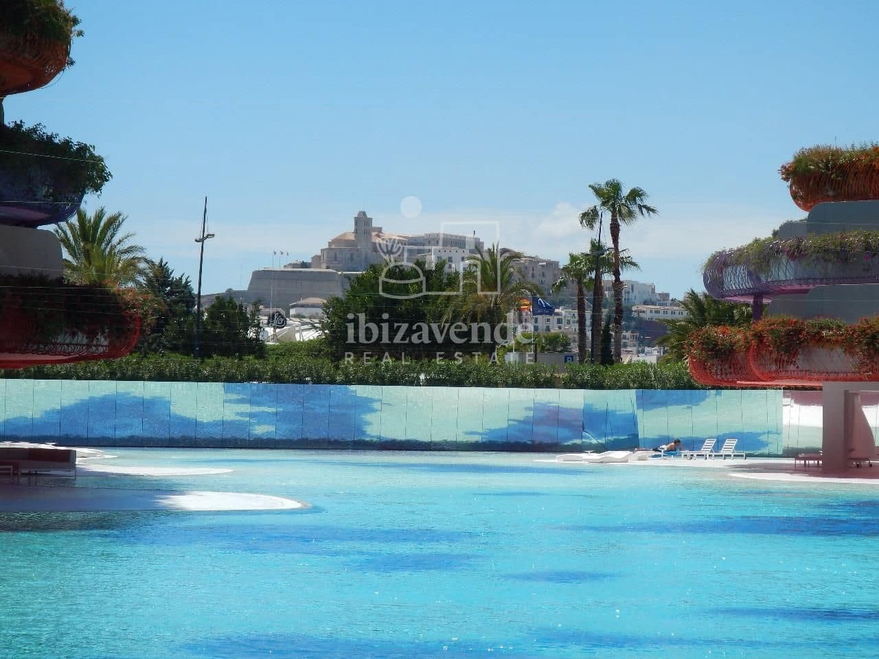 2 soverom Leilighet til salgs i Ibiza by med svømmebasseng garasje - € 1 200 000 (Ref: 9041770)