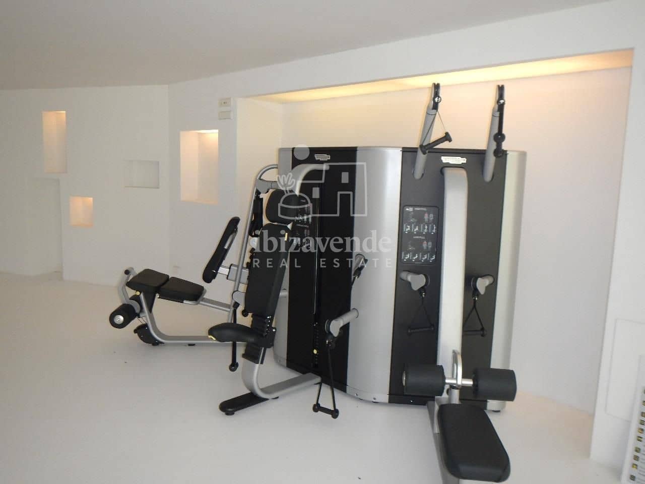 2 soverom Leilighet til salgs i Ibiza by med svømmebasseng garasje - € 1 200 000 (Ref: 9041770)