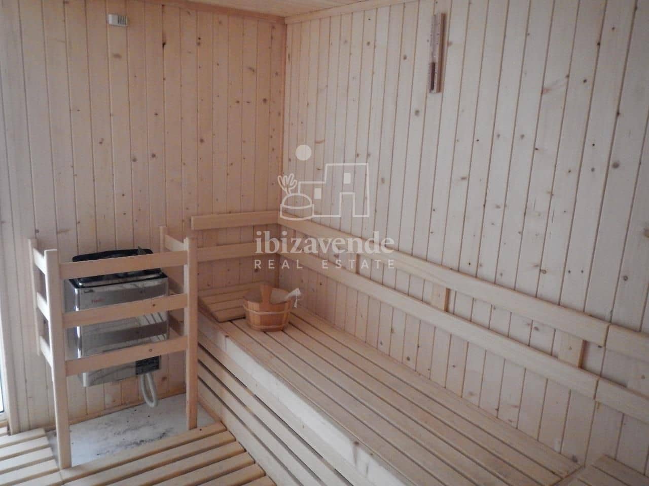 2 soverom Leilighet til salgs i Ibiza by med svømmebasseng garasje - € 1 200 000 (Ref: 9041770)