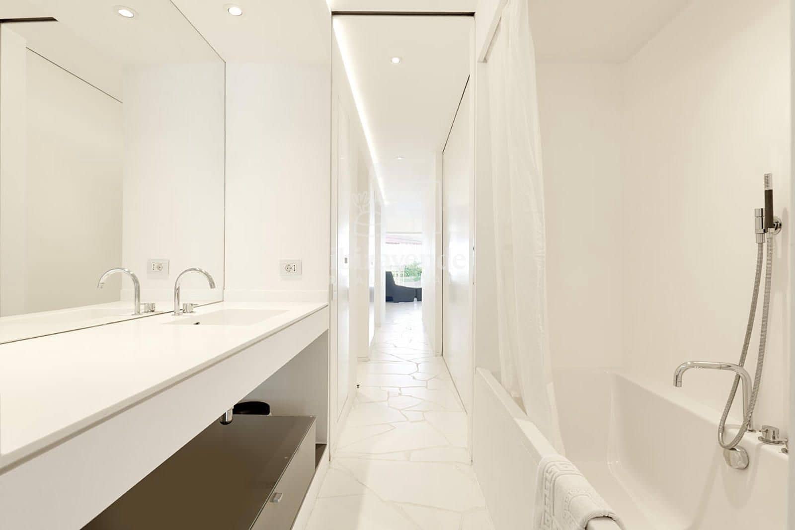 2 soverom Leilighet til salgs i Ibiza by med svømmebasseng garasje - € 1 200 000 (Ref: 9041770)