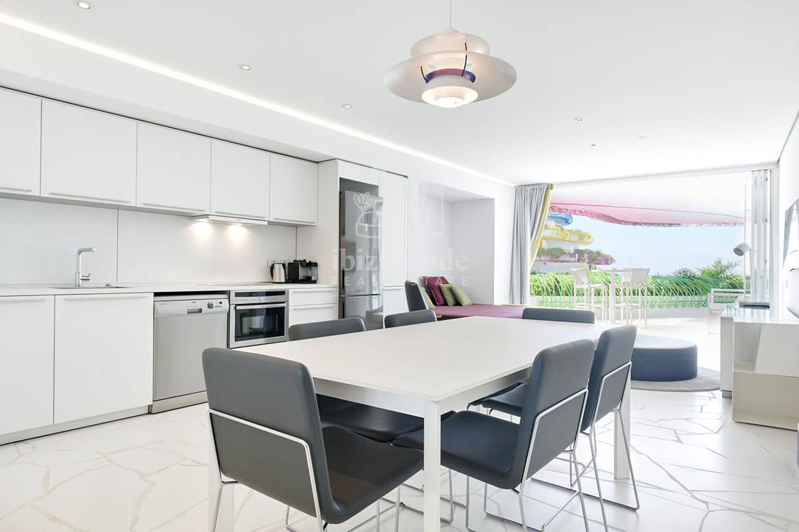 2 soverom Leilighet til salgs i Ibiza by med svømmebasseng garasje - € 1 200 000 (Ref: 9041770)