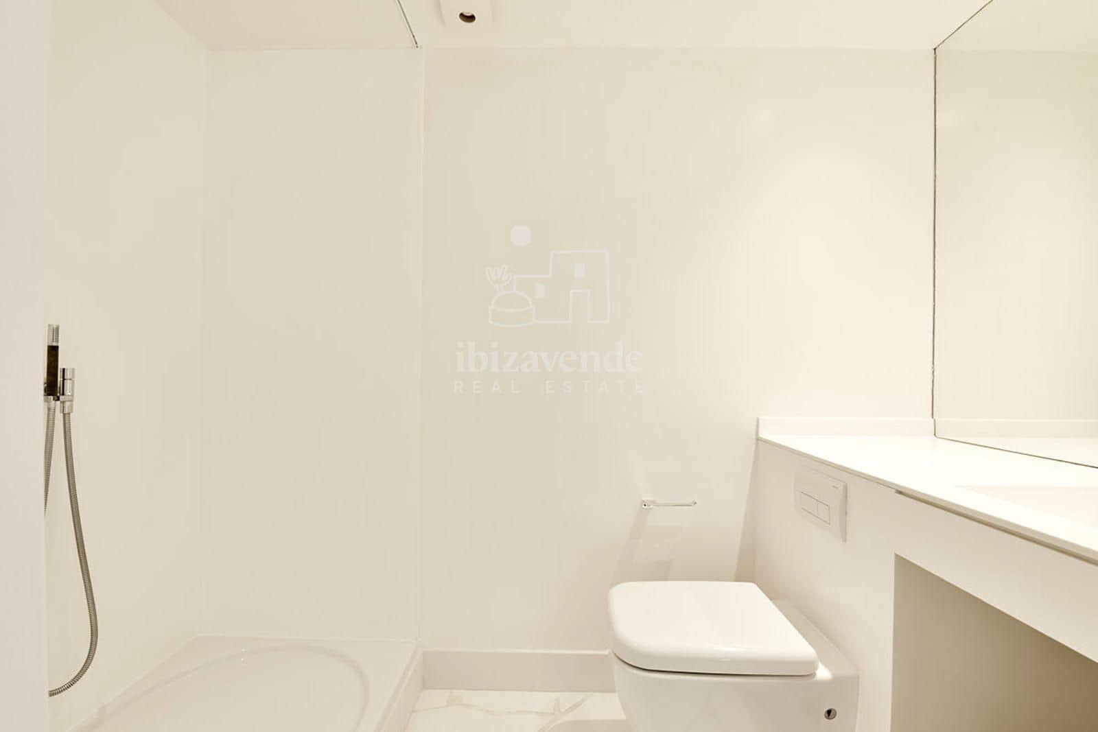 2 soverom Leilighet til salgs i Ibiza by med svømmebasseng garasje - € 1 200 000 (Ref: 9041770)