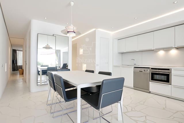 2 soverom Leilighet til salgs i Ibiza by med svømmebasseng garasje - € 1 200 000 (Ref: 9041770)