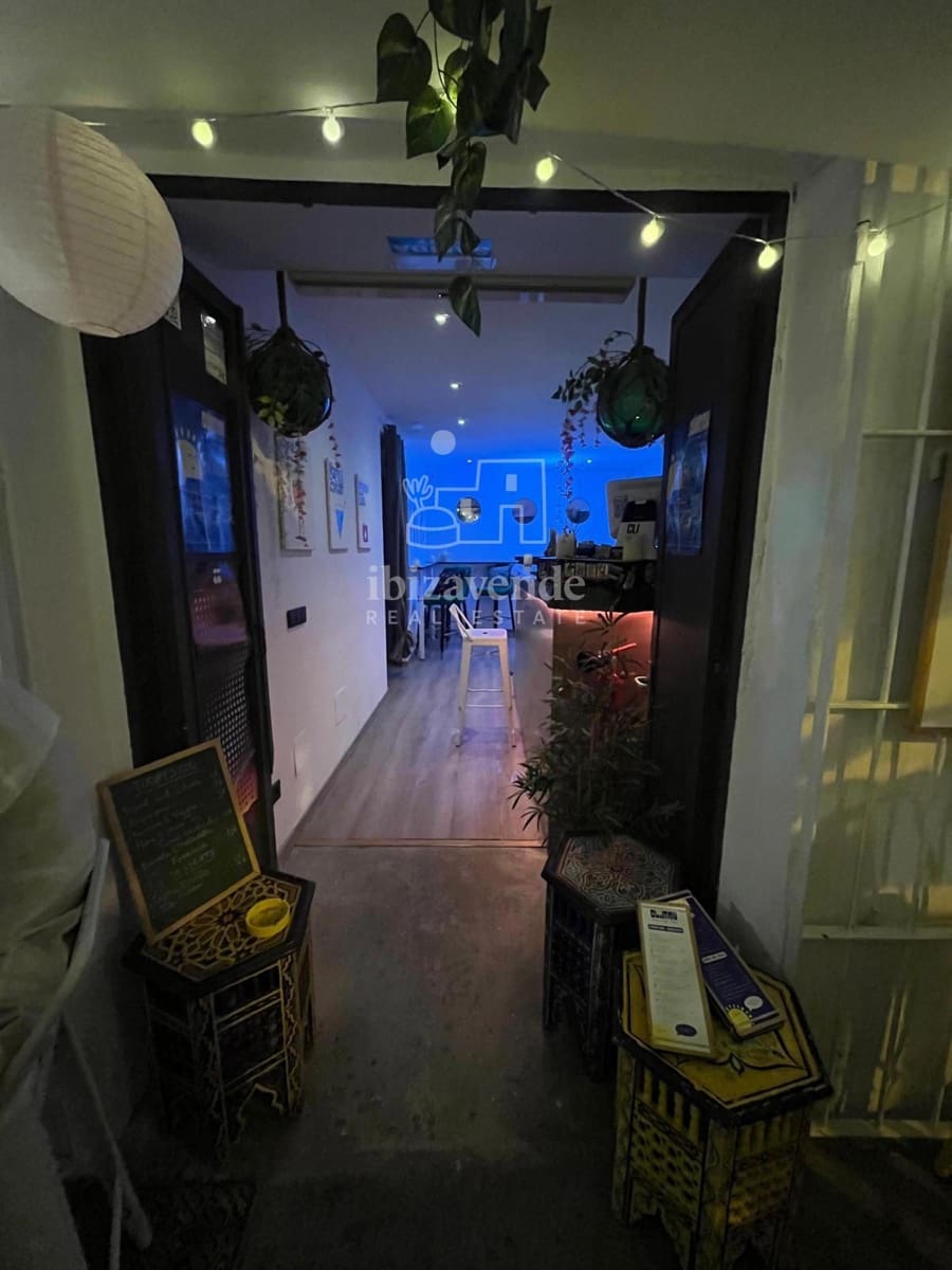 Kommersiell til leie i Ibiza by - € 1 700 (Ref: 9041780)