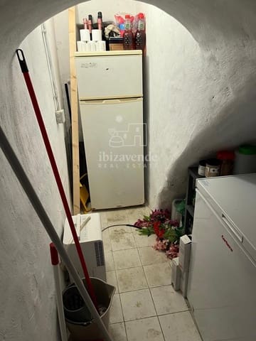 Kommersiell til leie i Ibiza by - € 1 700 (Ref: 9041780)