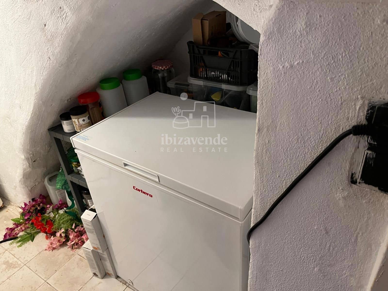 Kommersiell til leie i Ibiza by - € 1 700 (Ref: 9041780)