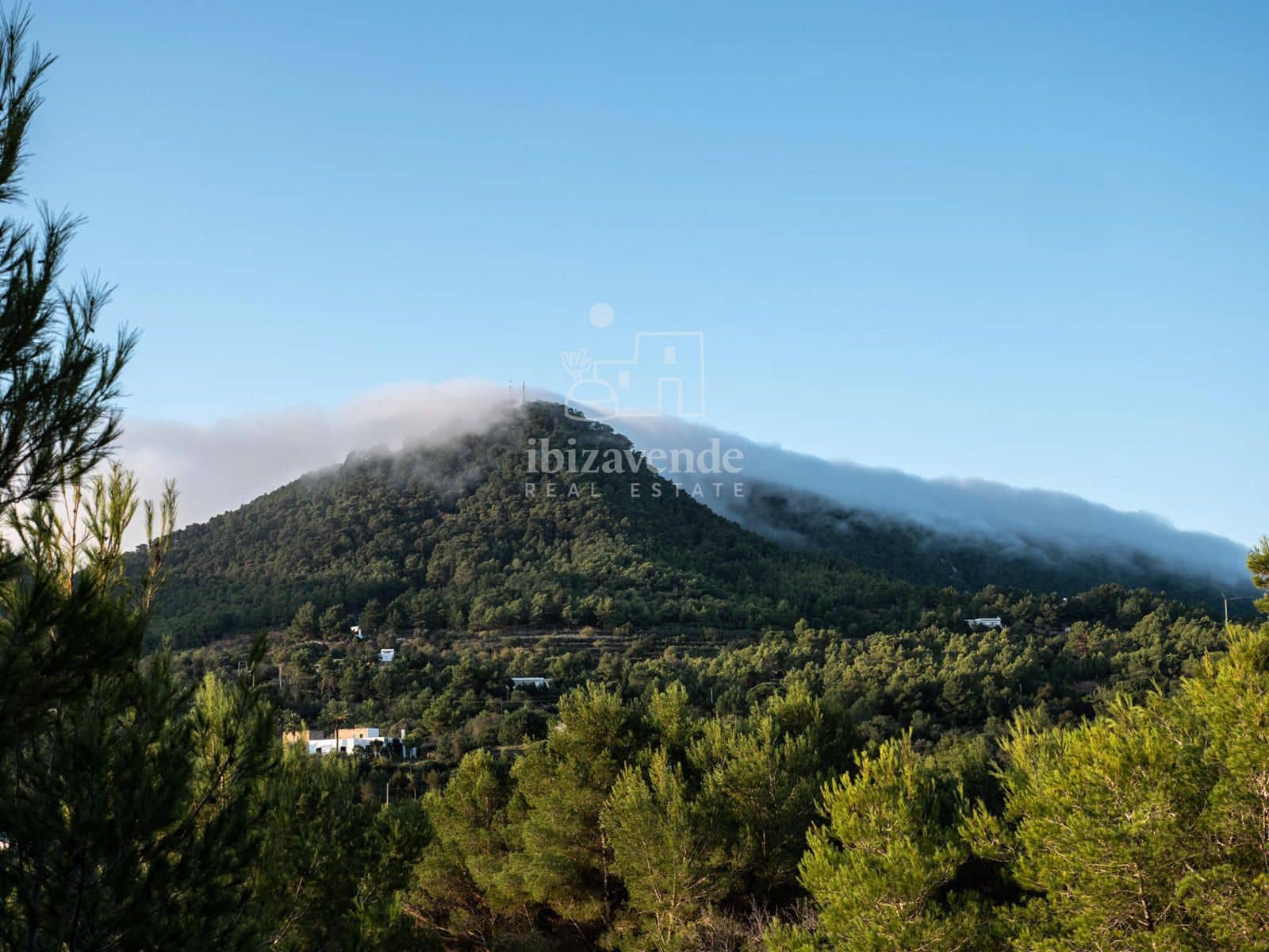 6 soverom Villa til salgs i Cala Tarida med svømmebasseng garasje - € 16 500 000 (Ref: 9041786)