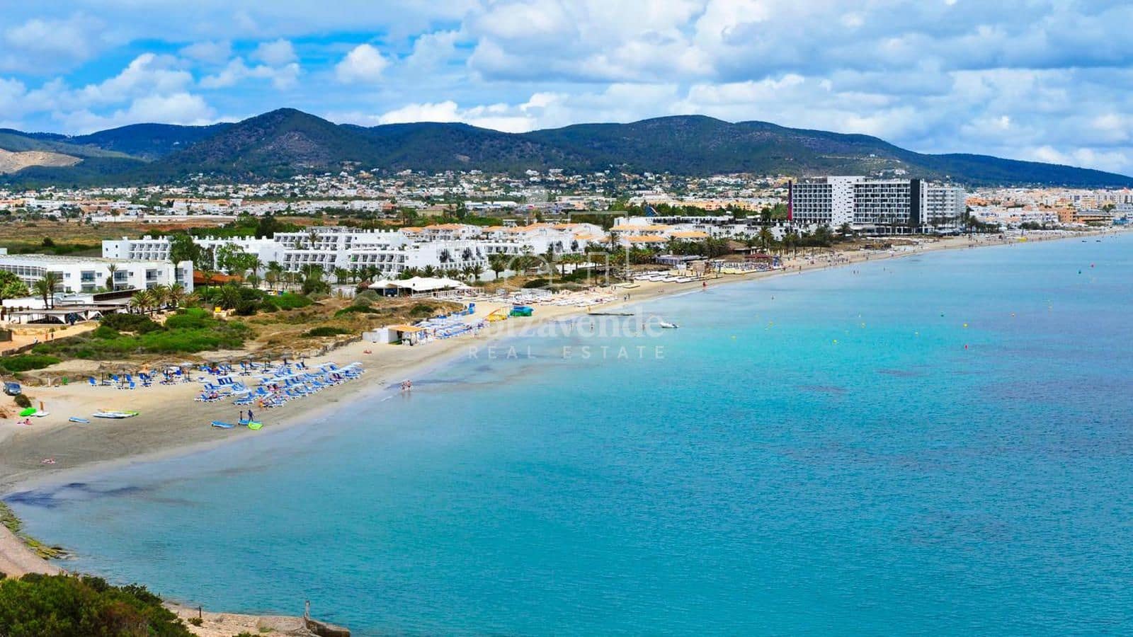 4 soverom Villa til salgs i Ibiza by med svømmebasseng garasje - € 9 750 000 (Ref: 9041787)