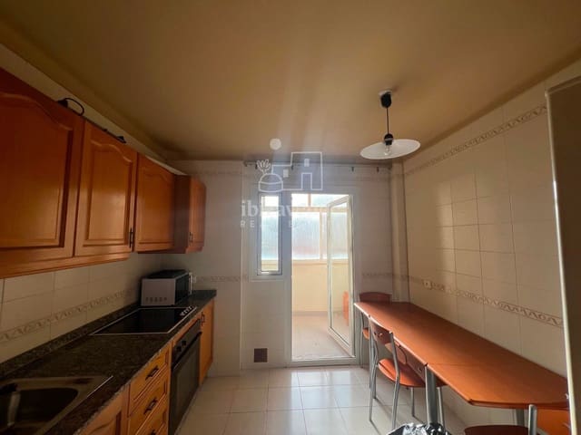 3 slaapkamer Flat te huur in Ibiza dorp - € 4.500 (Ref: 9041790)