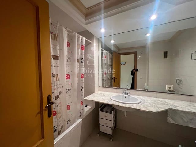 3 slaapkamer Flat te huur in Ibiza dorp - € 4.500 (Ref: 9041790)