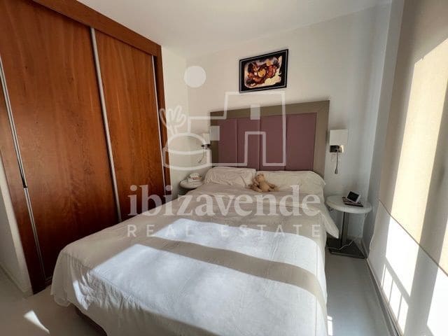 3 soverom Villa til salgs i Cala Tarida med svømmebasseng garasje - € 795 000 (Ref: 9041792)