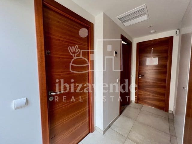 3 soverom Villa til salgs i Cala Tarida med svømmebasseng garasje - € 795 000 (Ref: 9041792)