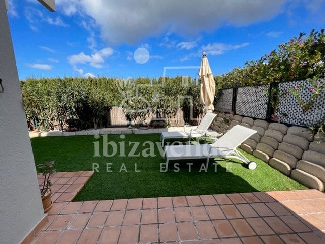 3 soverom Villa til salgs i Cala Tarida med svømmebasseng garasje - € 795 000 (Ref: 9041792)