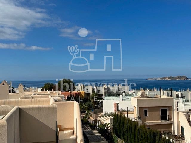 3 soverom Villa til salgs i Cala Tarida med svømmebasseng garasje - € 795 000 (Ref: 9041792)