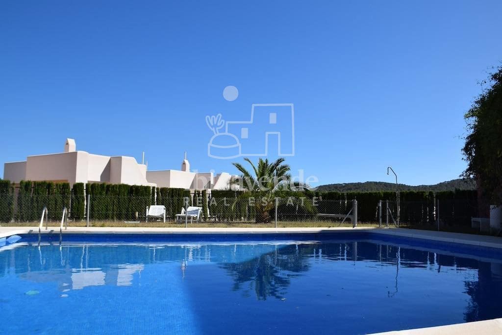 3 soverom Villa til salgs i Cala Tarida med svømmebasseng garasje - € 795 000 (Ref: 9041792)