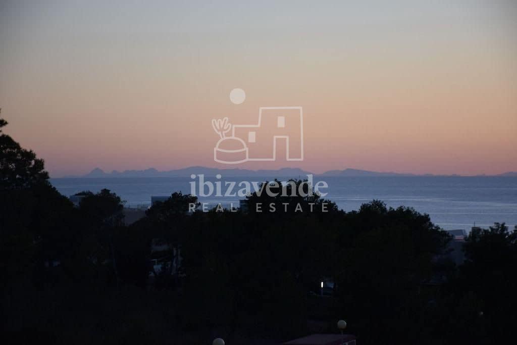 3 soverom Villa til salgs i Cala Tarida med svømmebasseng garasje - € 795 000 (Ref: 9041792)