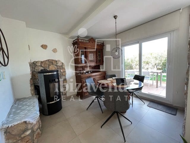 3 soverom Villa til salgs i Cala Tarida, San Jose / Sant Josep de Sa Talaia med svømmebasseng garasje - € 795 000 (Ref: 9041792)