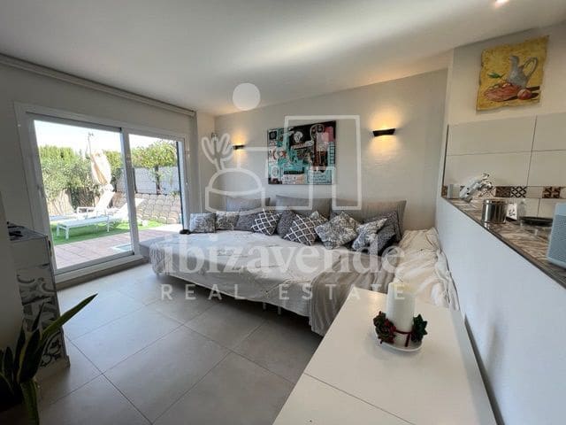 3 soverom Villa til salgs i Cala Tarida med svømmebasseng garasje - € 795 000 (Ref: 9041792)