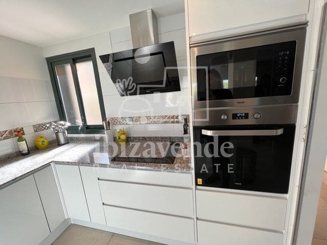 3 soverom Villa til salgs i Cala Tarida med svømmebasseng garasje - € 795 000 (Ref: 9041792)