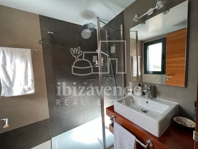 3 soverom Villa til salgs i Cala Tarida med svømmebasseng garasje - € 795 000 (Ref: 9041792)