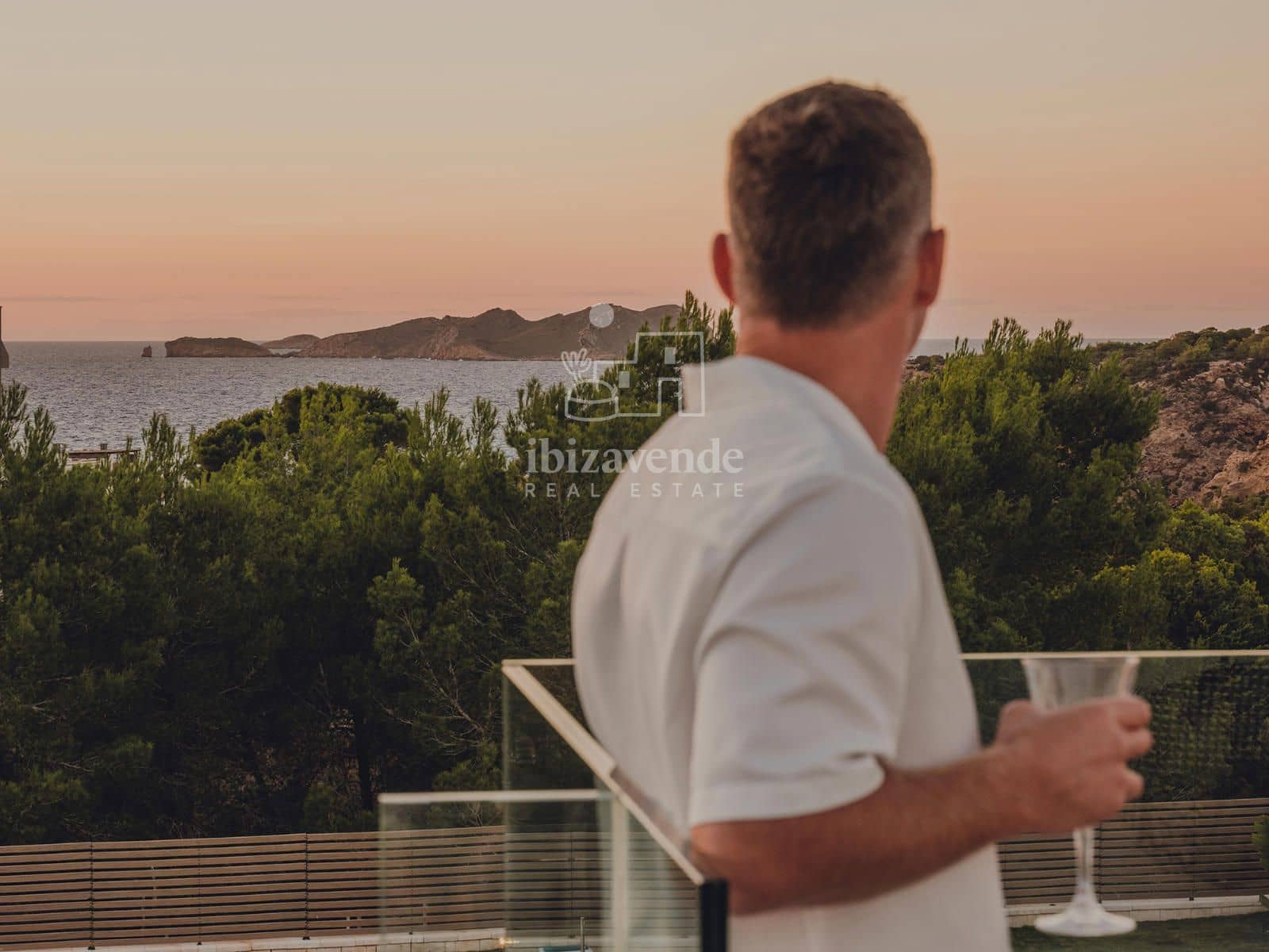 3 soverom Villa til salgs i Cala Tarida med svømmebasseng garasje - € 949 500 (Ref: 9041795)