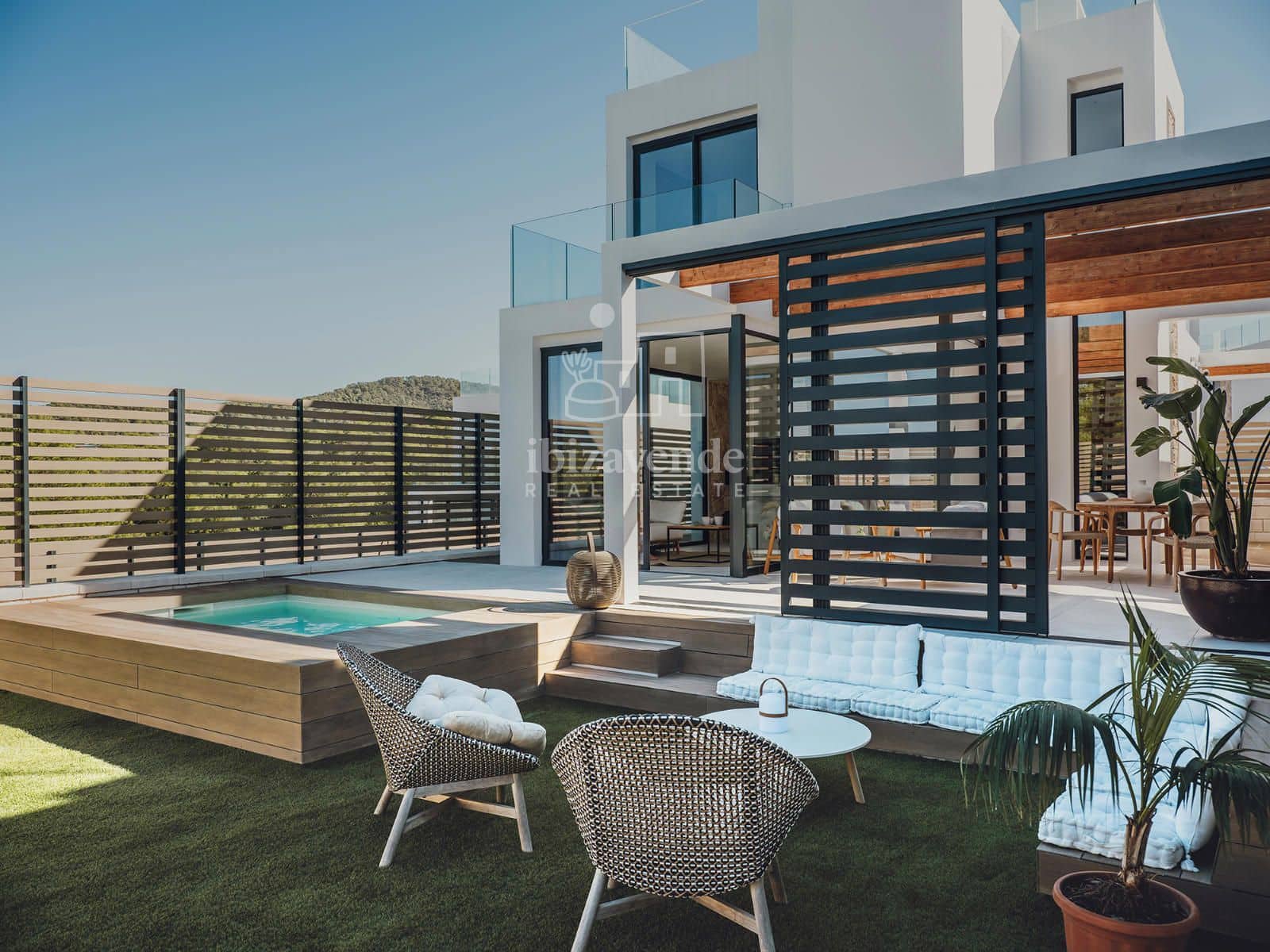 3 soverom Villa til salgs i Cala Tarida med svømmebasseng garasje - € 949 500 (Ref: 9041795)