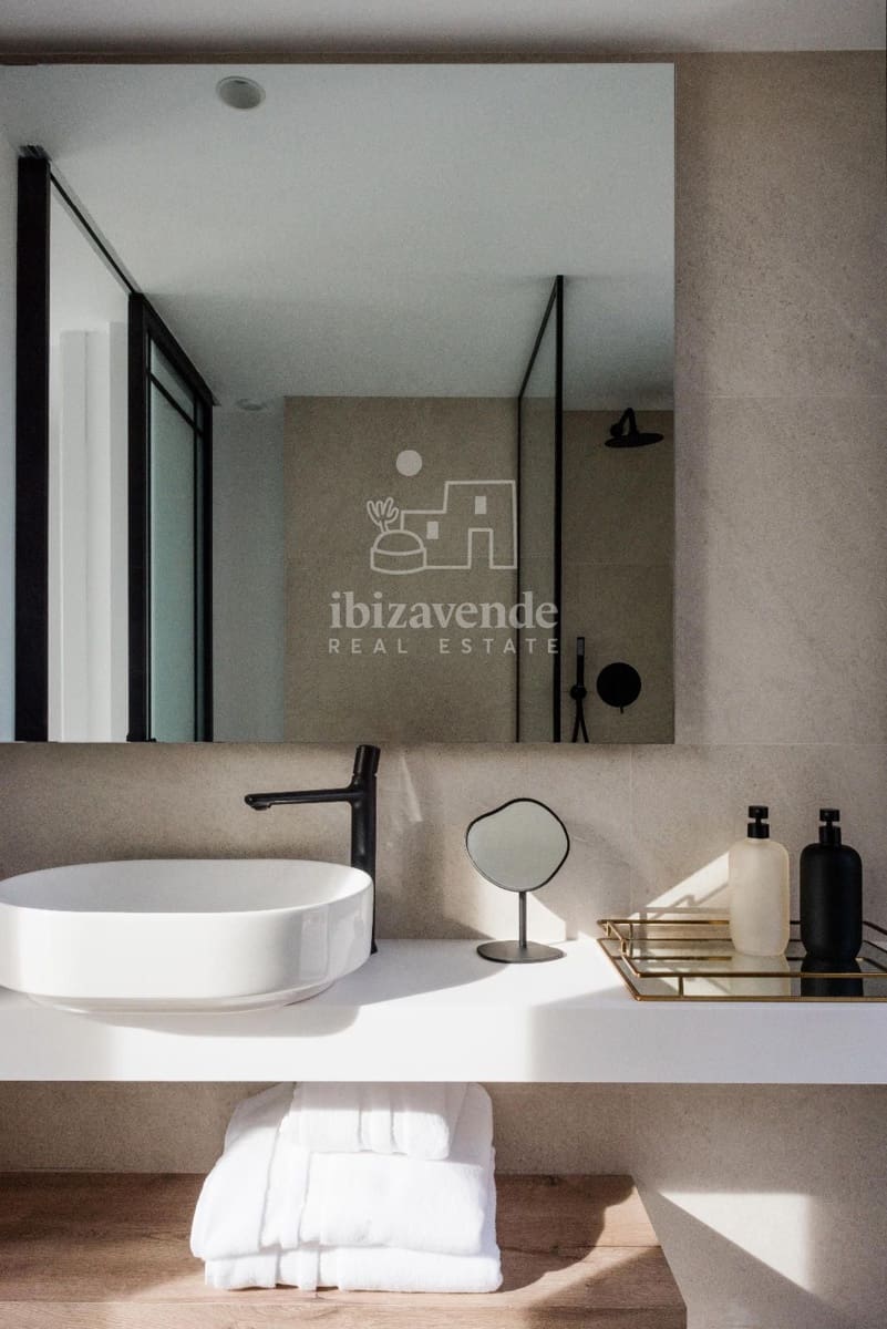 3 soverom Villa til salgs i Cala Tarida med svømmebasseng garasje - € 949 500 (Ref: 9041795)