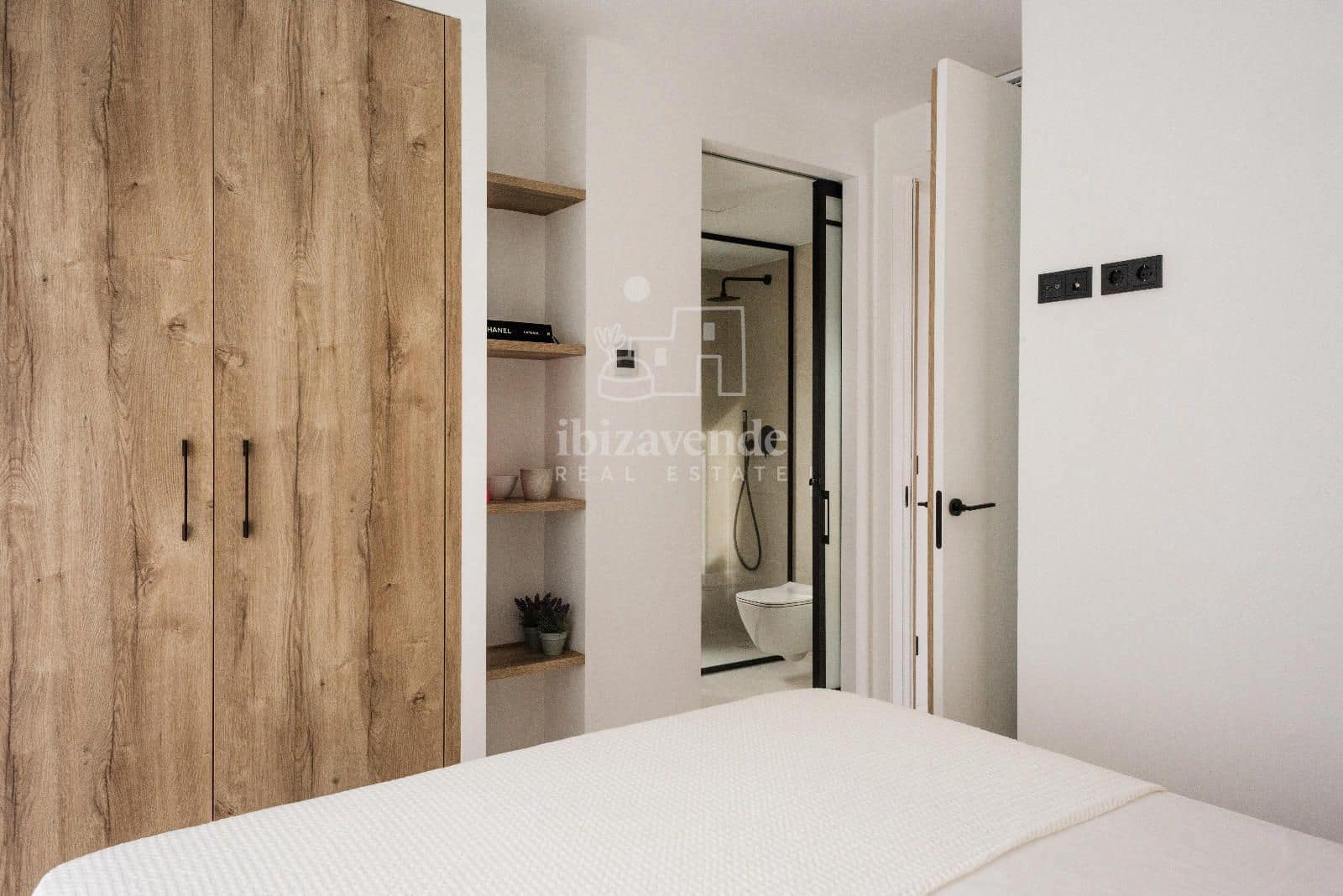 3 soverom Villa til salgs i Cala Tarida med svømmebasseng garasje - € 949 500 (Ref: 9041795)