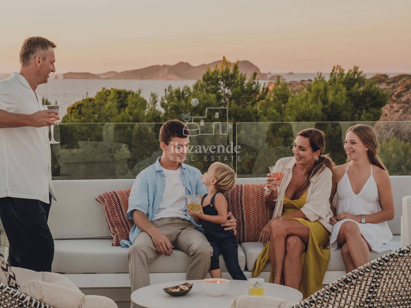 3 soverom Villa til salgs i Cala Tarida med svømmebasseng garasje - € 949 500 (Ref: 9041795)