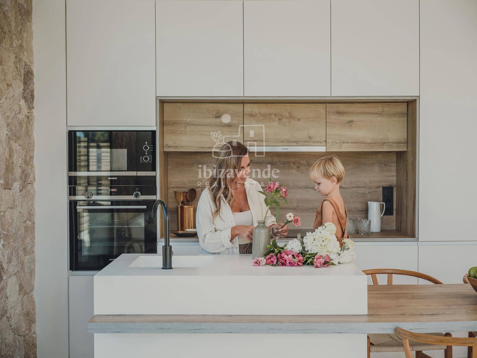 3 soverom Villa til salgs i Cala Tarida med svømmebasseng garasje - € 949 500 (Ref: 9041795)