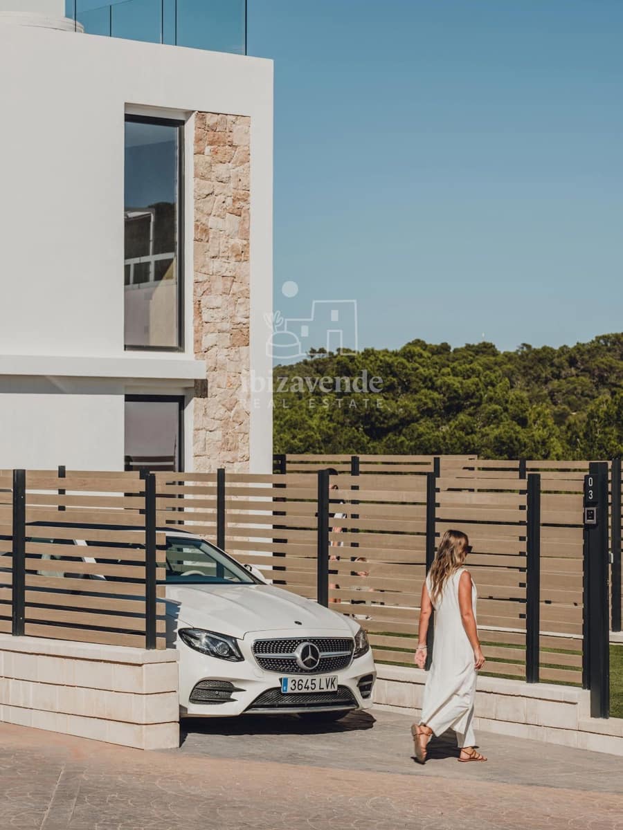 3 soverom Villa til salgs i Cala Tarida med svømmebasseng garasje - € 949 500 (Ref: 9041795)