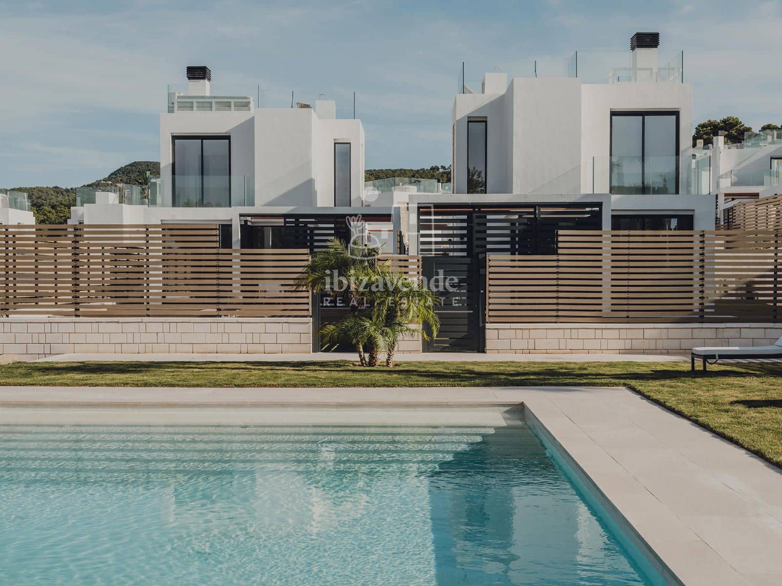 3 soverom Villa til salgs i Cala Tarida med svømmebasseng garasje - € 949 500 (Ref: 9041795)