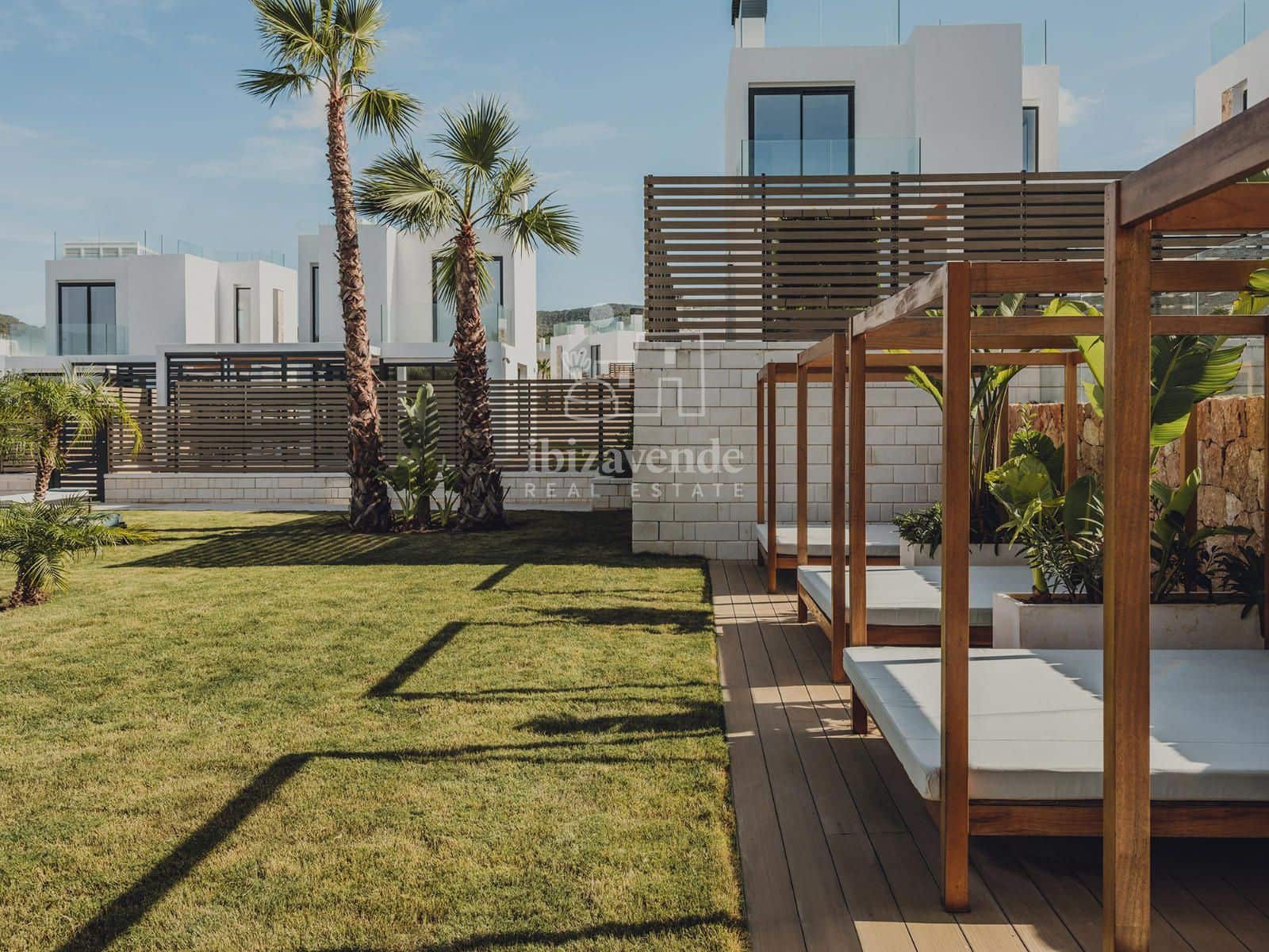 3 soverom Villa til salgs i Cala Tarida med svømmebasseng garasje - € 949 500 (Ref: 9041795)