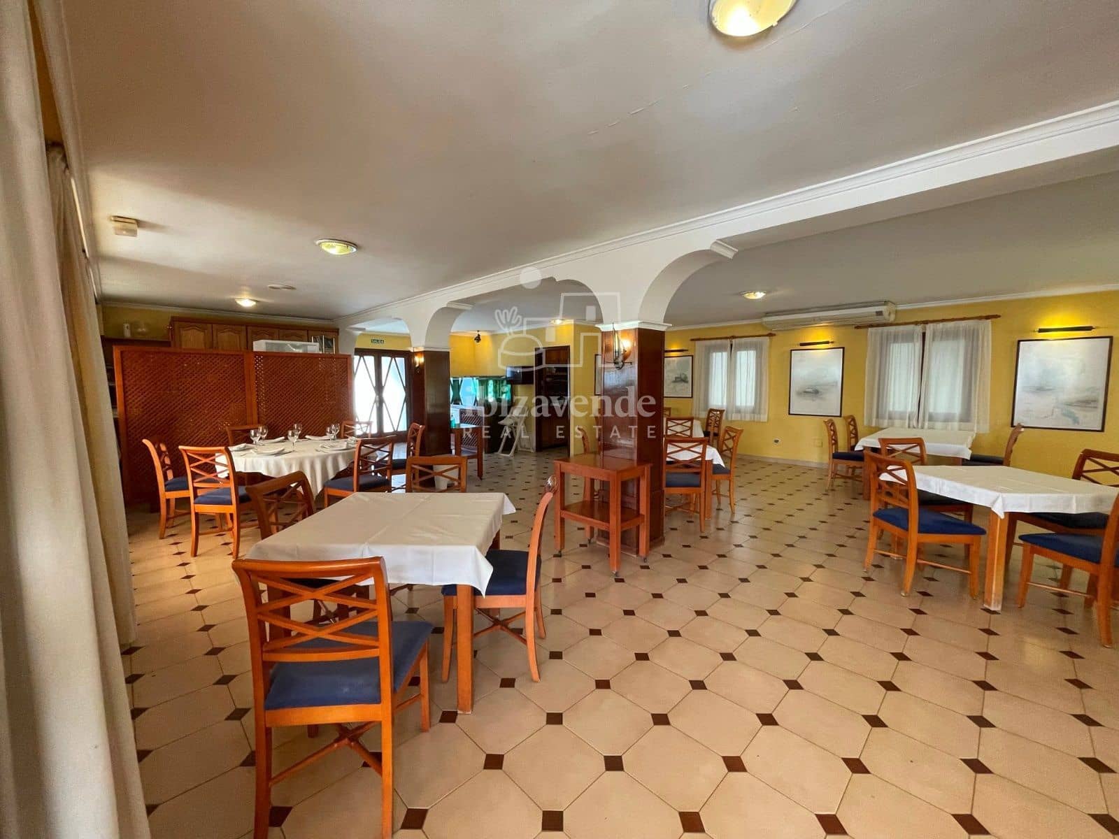 Restaurant/Bar til salgs i Playa d'en Bossa med garasje - € 2 300 000 (Ref: 9041802)