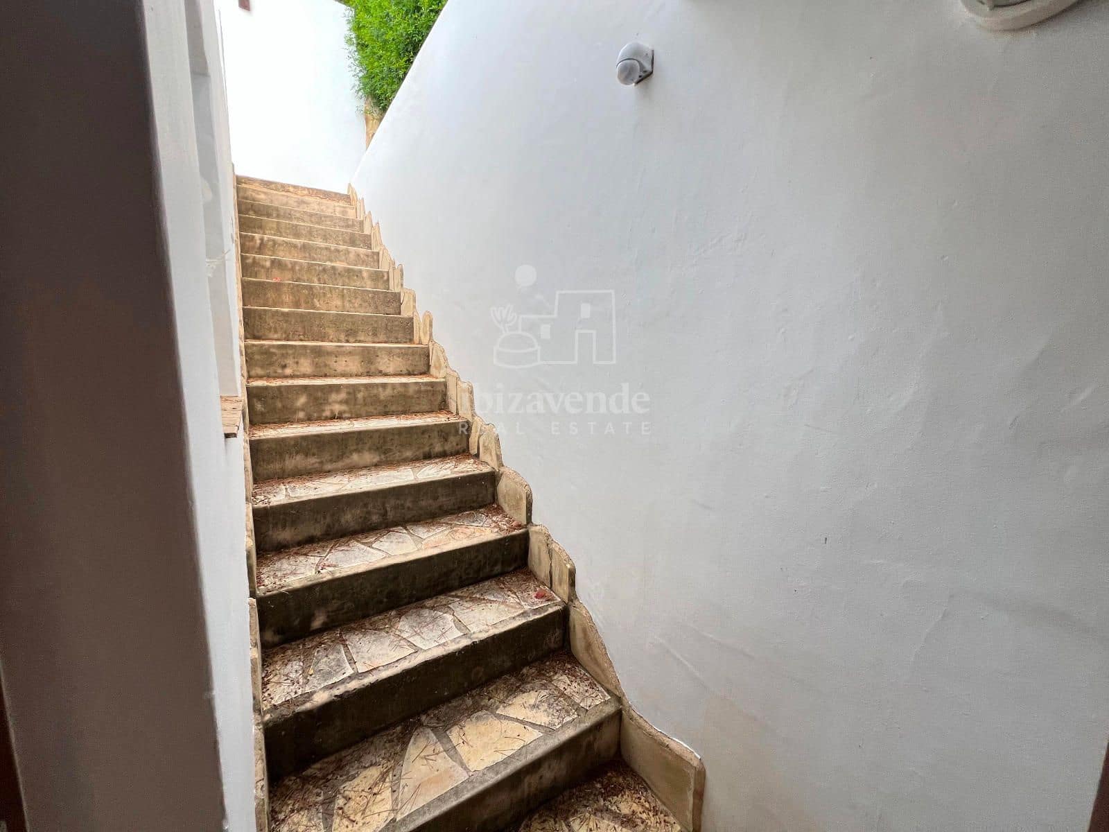 Villa/Maison de 2 chambres à louer à San Jose / Sant Josep de Sa Talaia avec piscine garage - 1 500 € (Ref: 9046324)