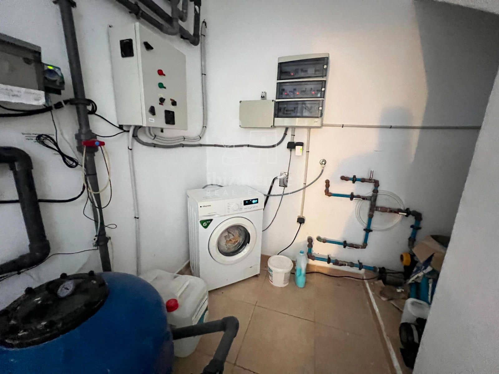 Villa/Maison de 2 chambres à louer à San Jose / Sant Josep de Sa Talaia avec piscine garage - 1 500 € (Ref: 9046324)