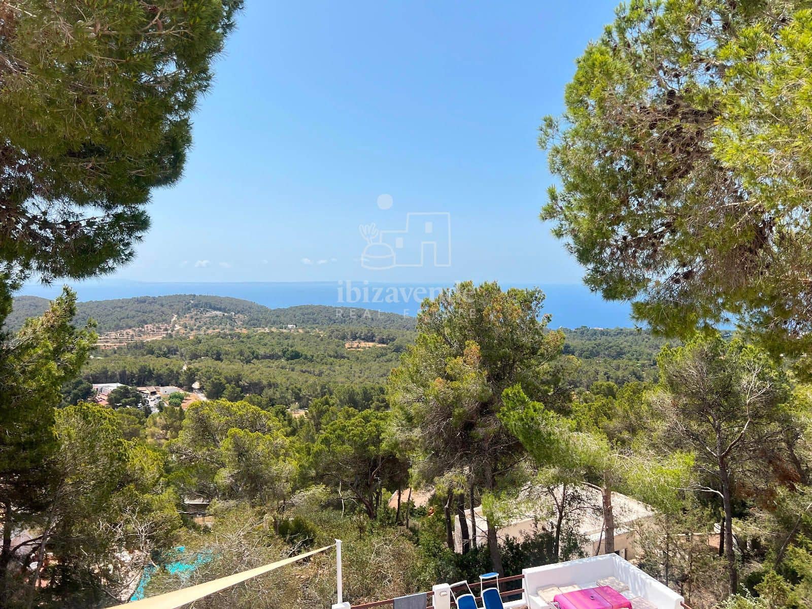 Villa/Maison de 2 chambres à louer à San Jose / Sant Josep de Sa Talaia avec piscine garage - 1 500 € (Ref: 9046324)