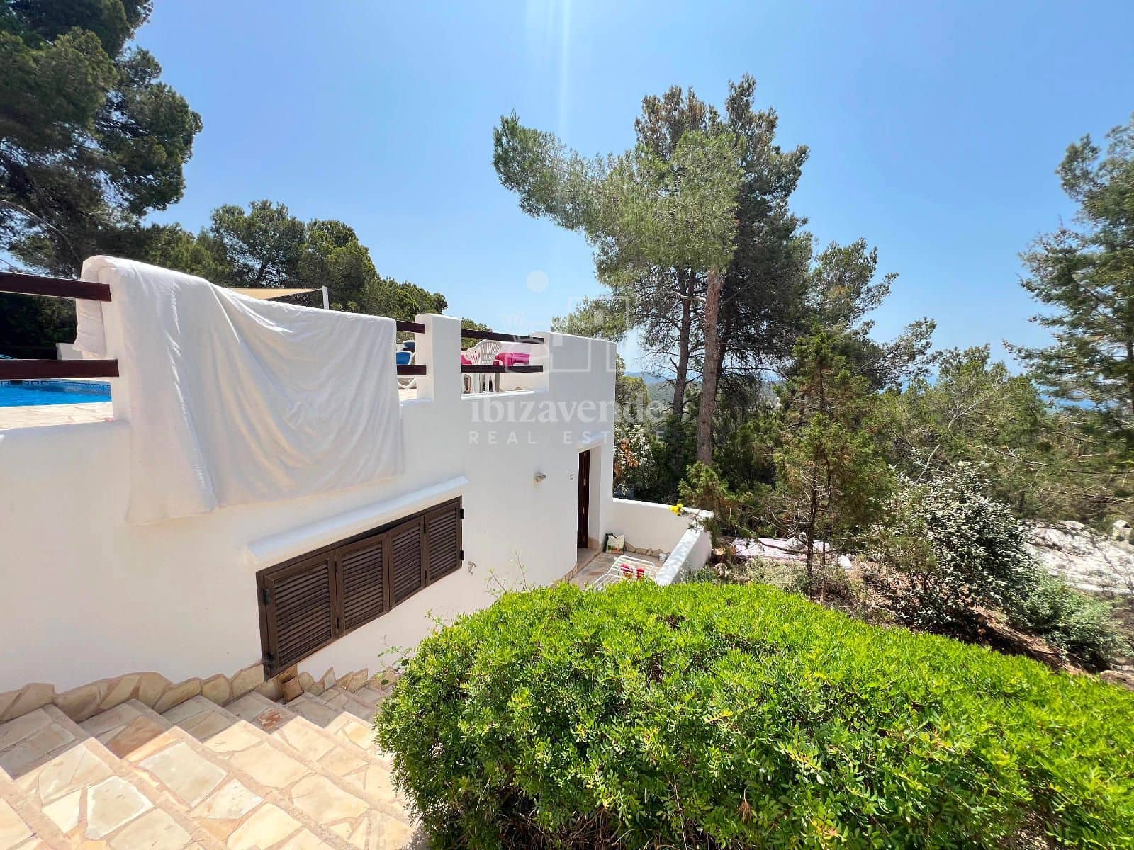 Villa/Maison de 2 chambres à louer à San Jose / Sant Josep de Sa Talaia avec piscine garage - 1 500 € (Ref: 9046324)