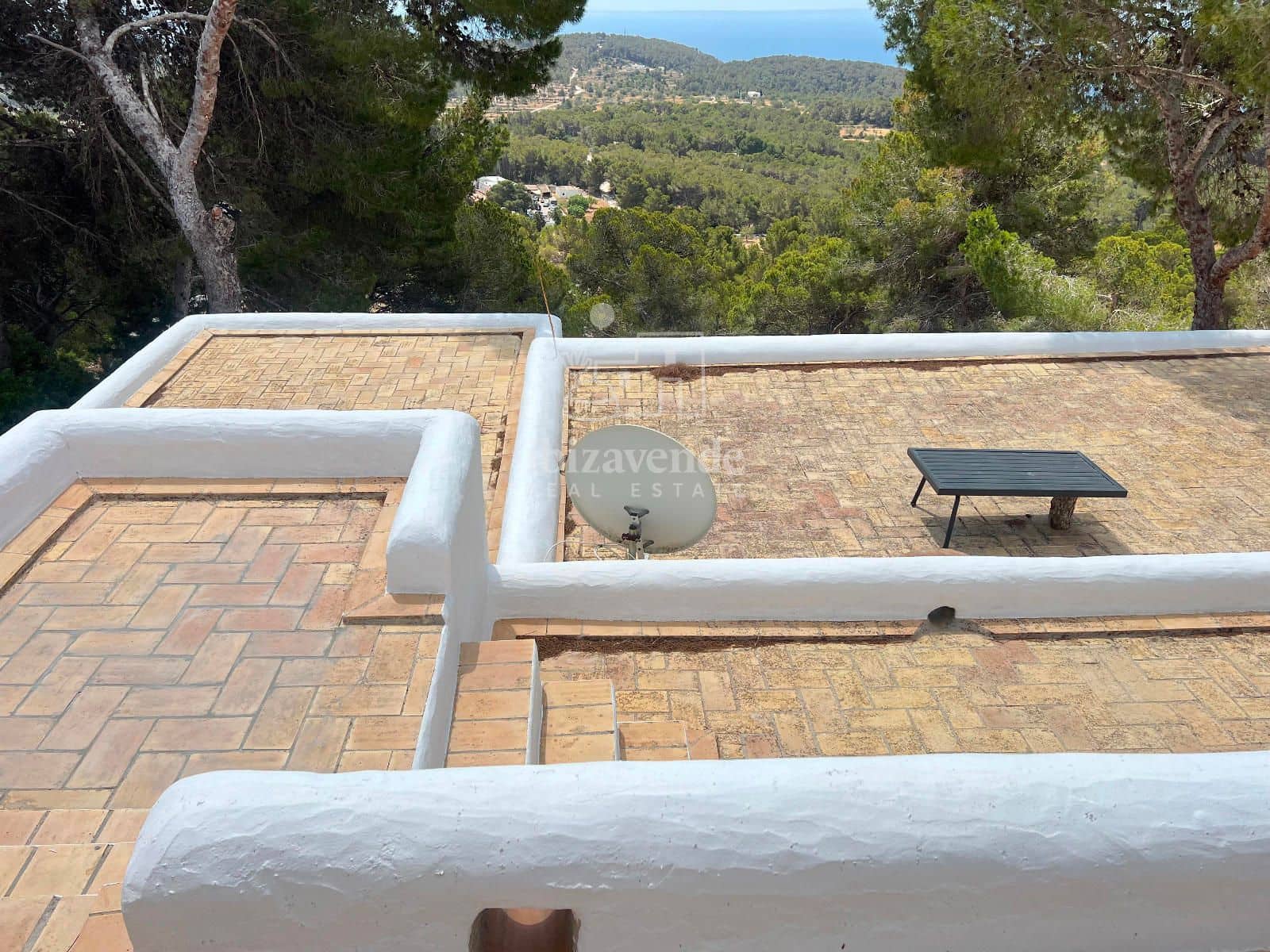 Villa/Maison de 2 chambres à louer à San Jose / Sant Josep de Sa Talaia avec piscine garage - 1 500 € (Ref: 9046324)