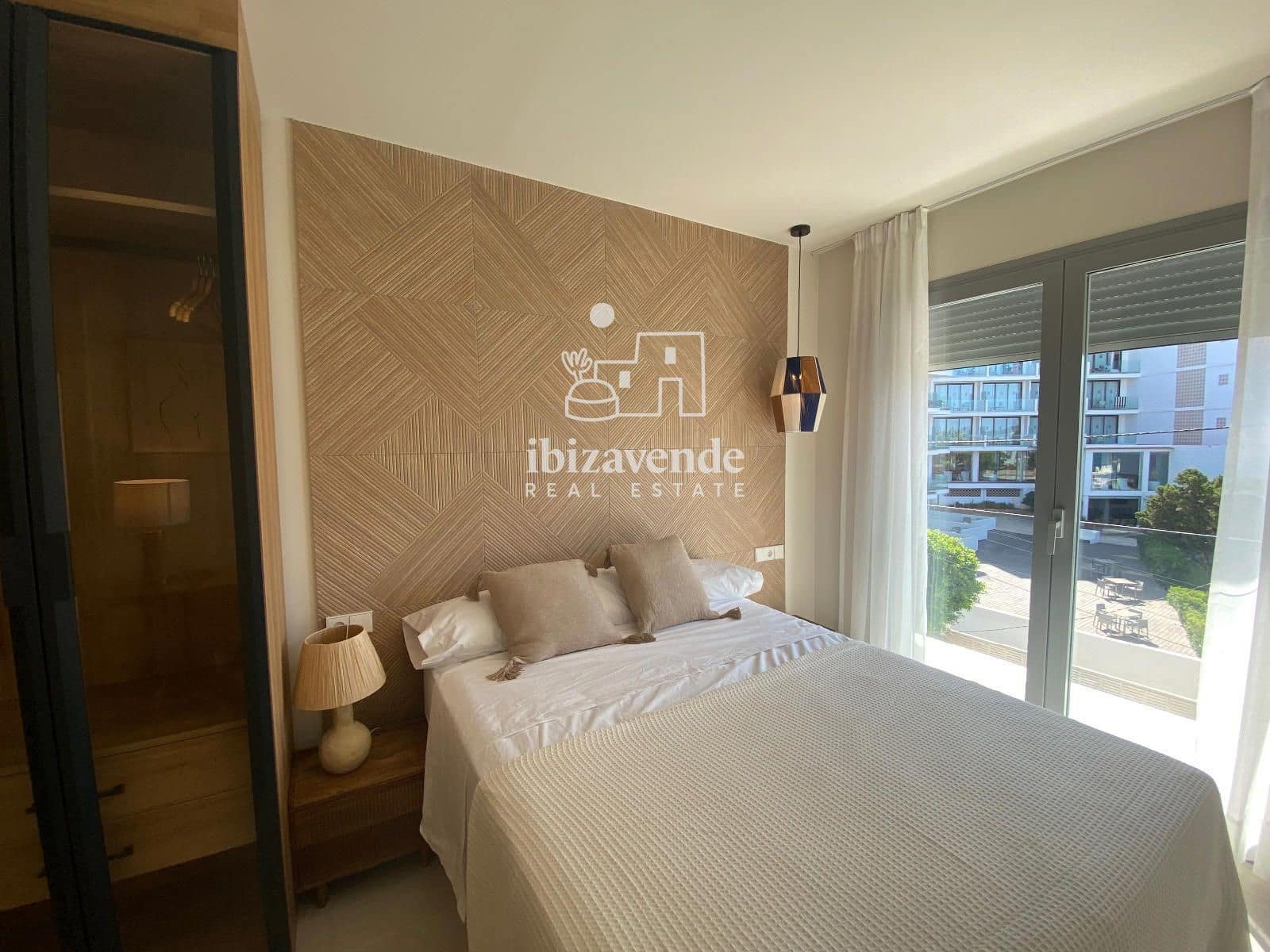 Piso de 2 habitaciones en Cala Gracio en venta con piscina garaje - 780.000 € (Ref: 9049814)