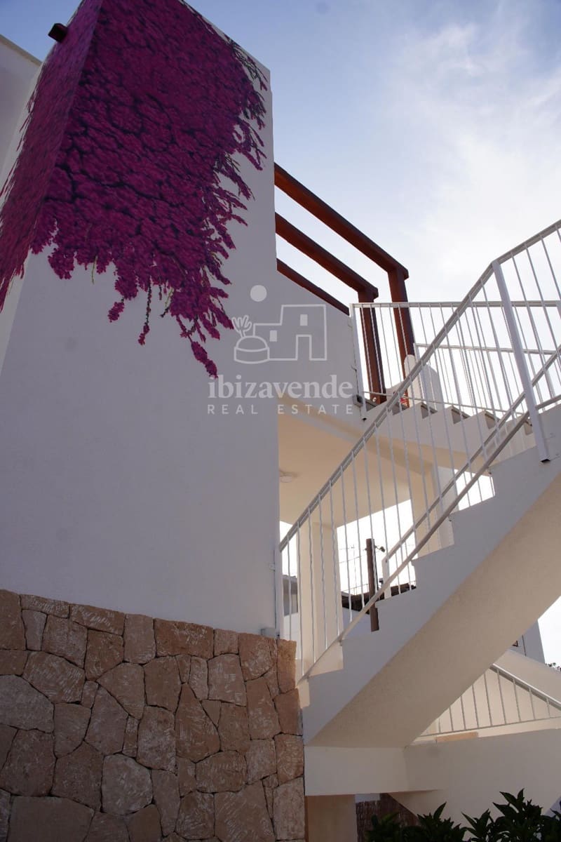 2 soverom Leilighet til salgs i Cala Gracio med svømmebasseng garasje - € 585 000 (Ref: 9049818)