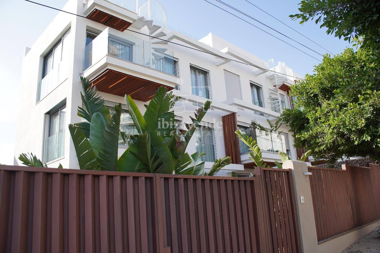 2 soverom Leilighet til salgs i Cala Gracio med svømmebasseng garasje - € 585 000 (Ref: 9049818)