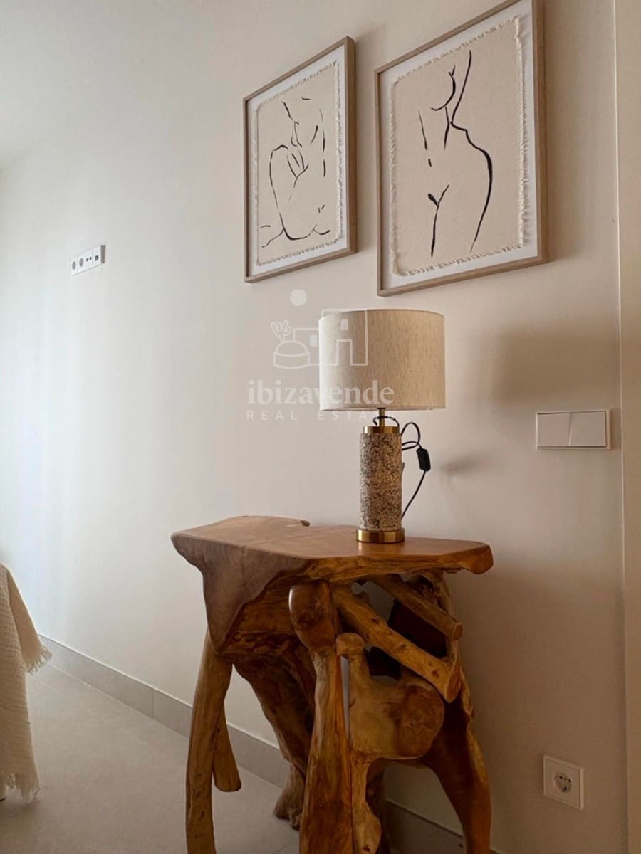 2 soverom Leilighet til salgs i Cala Gracio med svømmebasseng garasje - € 550 000 (Ref: 9049819)