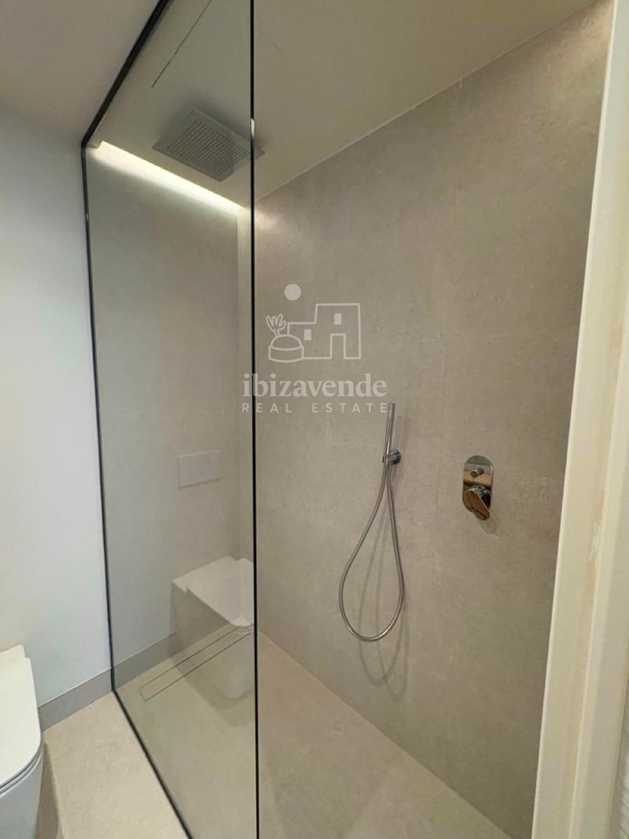 2 soverom Leilighet til salgs i Cala Gracio med svømmebasseng garasje - € 550 000 (Ref: 9049819)