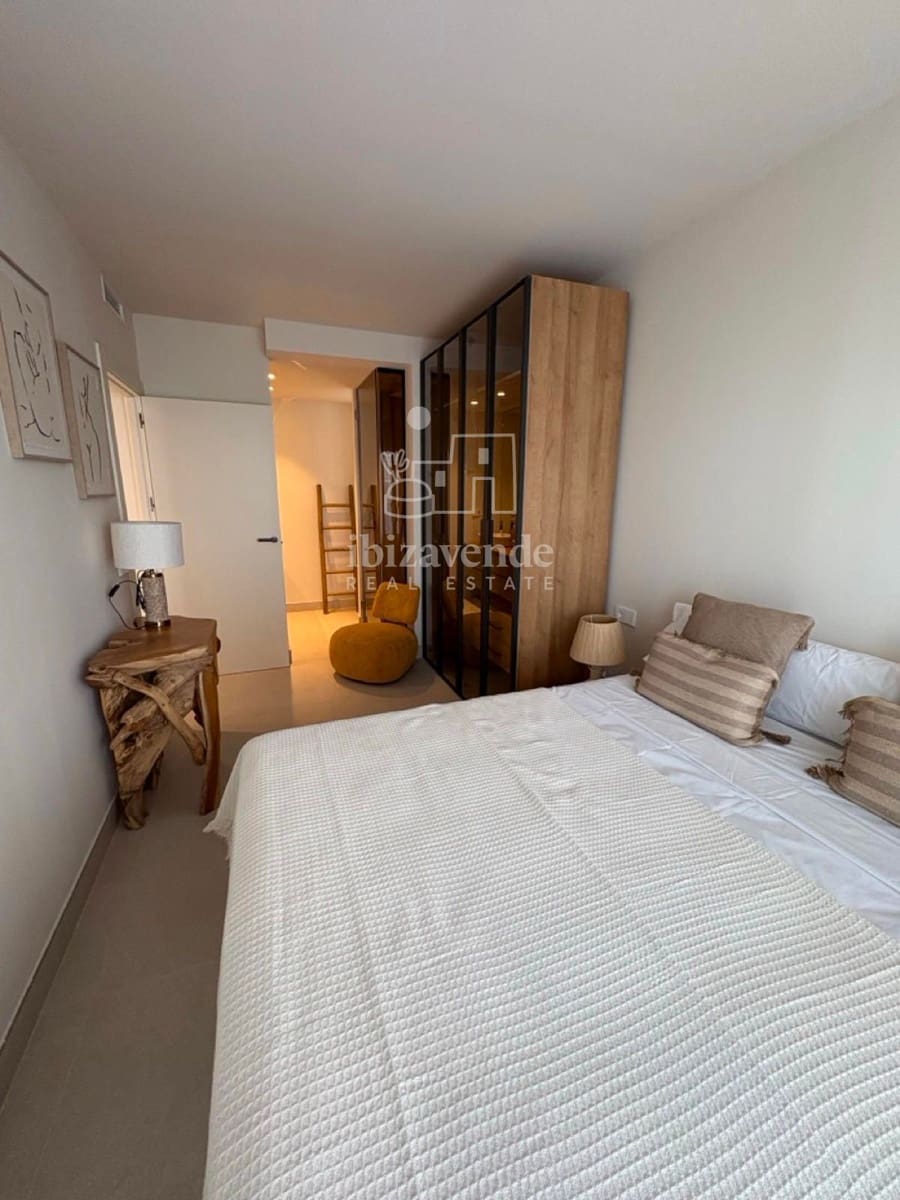 2 soverom Leilighet til salgs i Cala Gracio med svømmebasseng garasje - € 550 000 (Ref: 9049819)