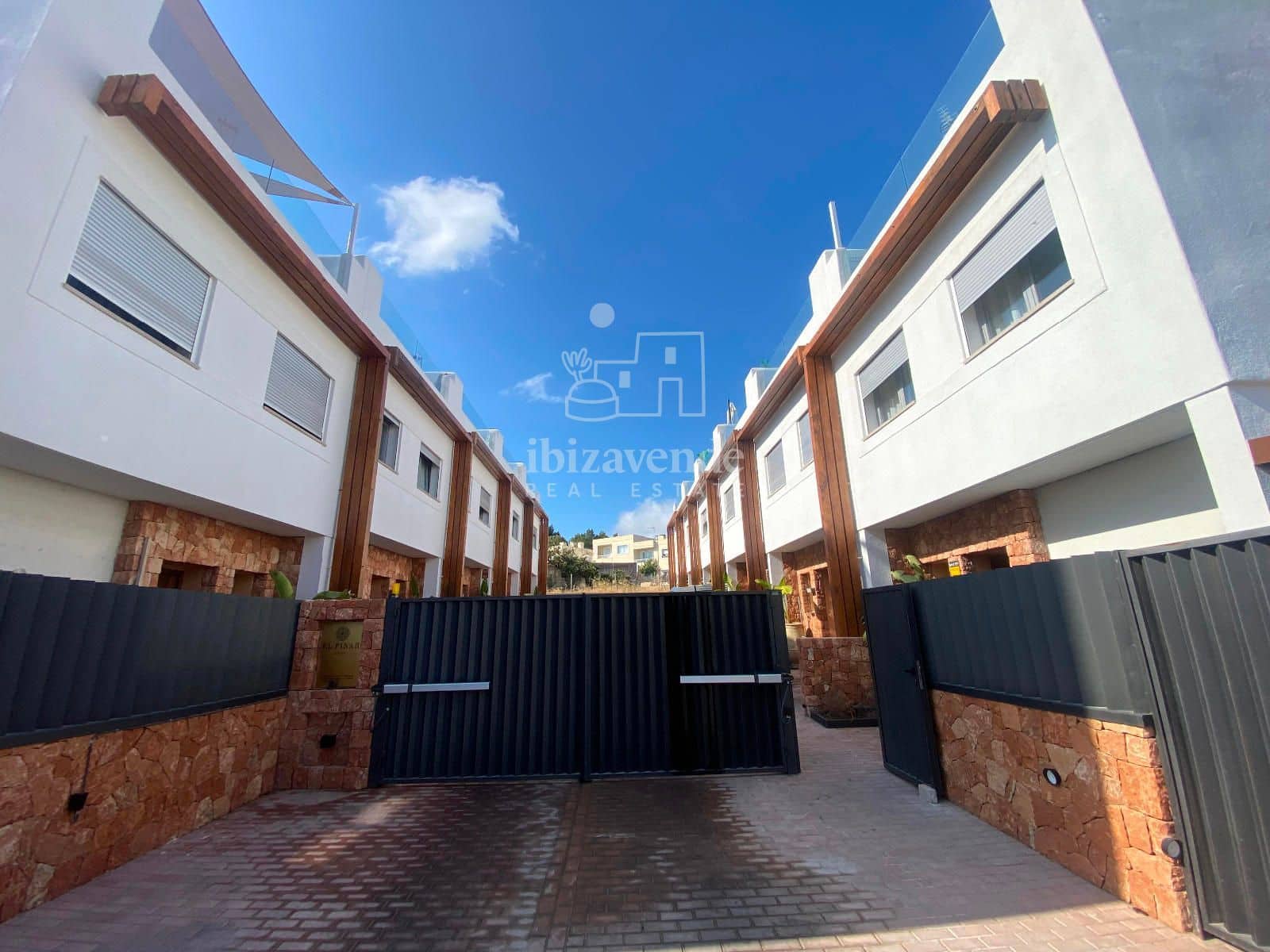 3 bedroom Townhouse for rent in Sant Antoni de Portmany with pool garage - € 9,500 (Ref: 9086084)