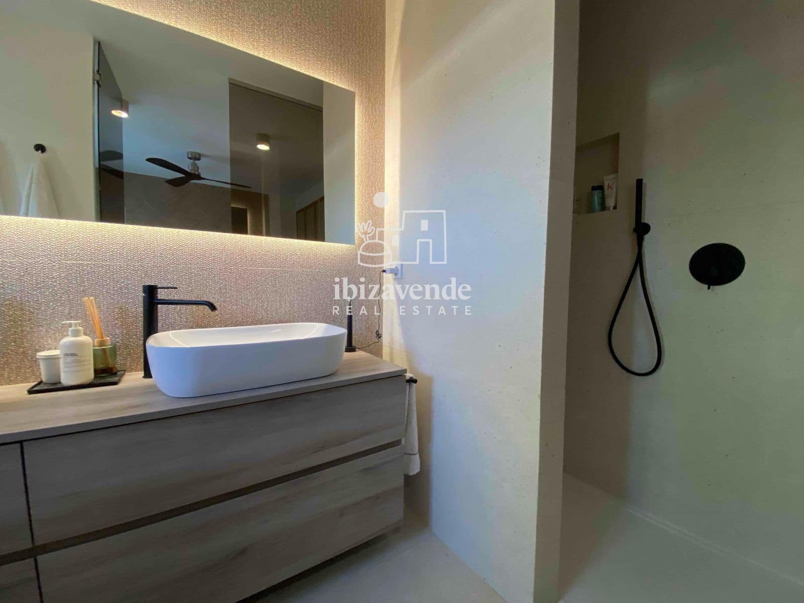 3 slaapkamer Huis te huur in Sant Antoni de Portmany met zwembad garage - € 7.500 (Ref: 9086084)
