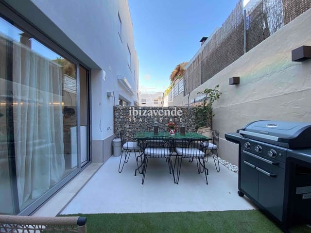 3 makuuhuone Omakotitalo vuokrattavana paikassa Sant Antoni de Portmany mukana uima-altaan 
autotalli - 7 500 € (Ref: 9086084)