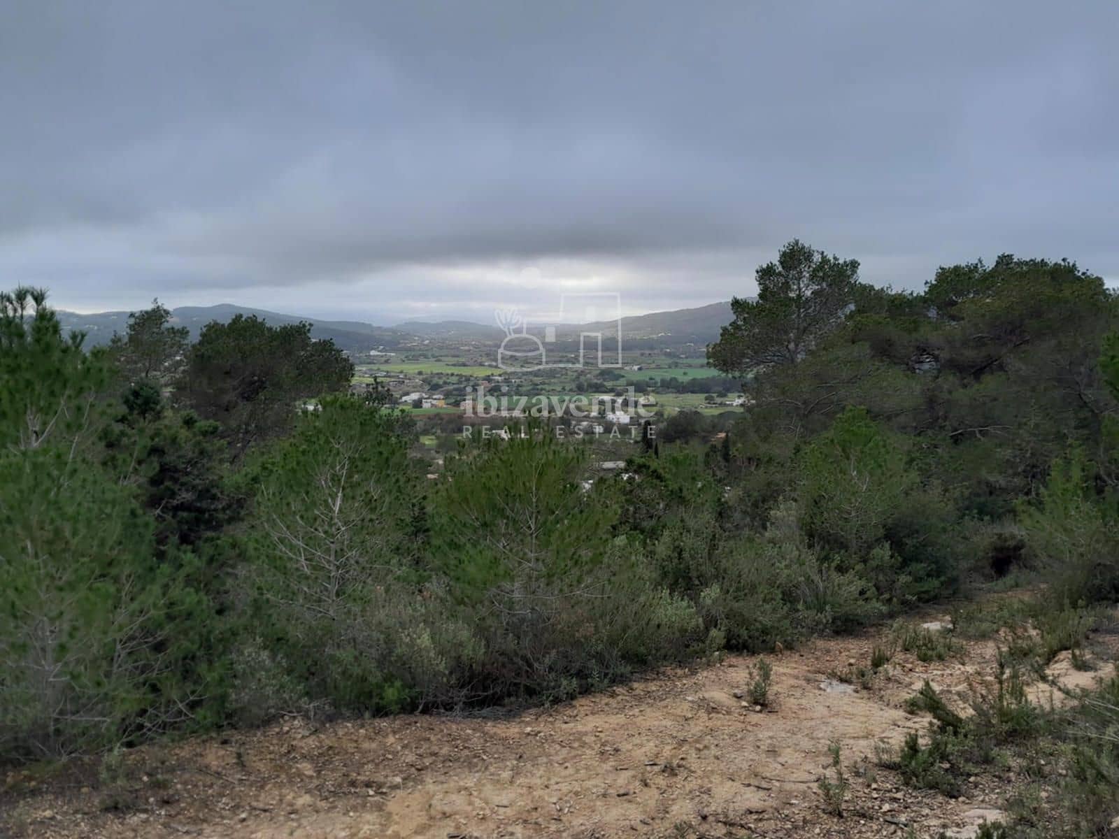 Villa for sale in Santa Eulalia / Santa Eularia - € 1,500,000 (Ref: 9099889)